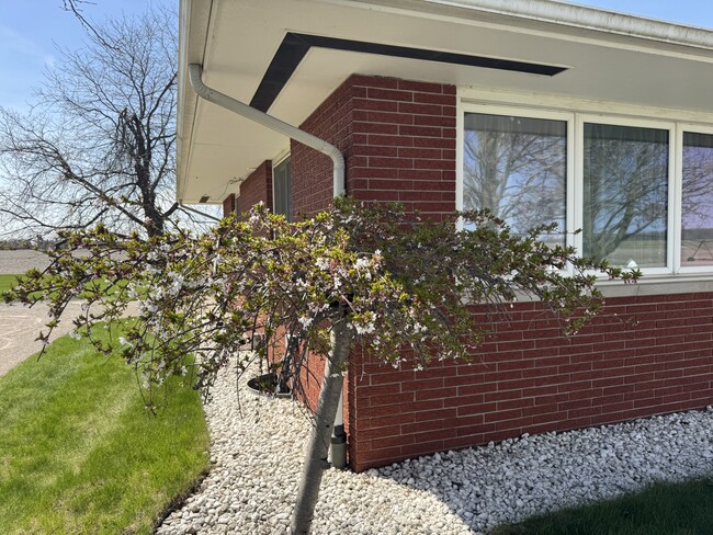 Building Photo - 9160 S Edon Rd