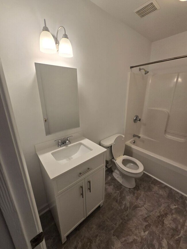 Building Photo - 312 Shade Tree Dr