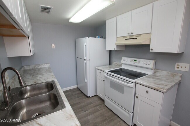 Primary Photo - 14407 N Boxwood Ln