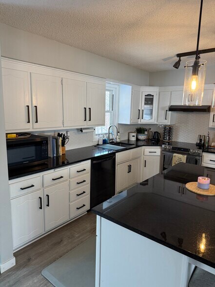 Kitchen - 15 Stinson Blvd