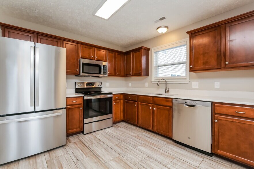 Building Photo - 1632 Beaconcrest Cir