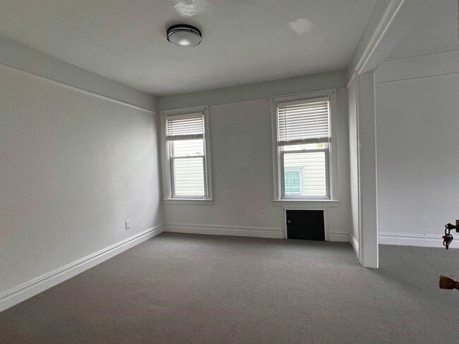 Building Photo - 147 Terhune Ave