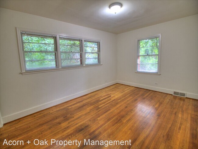 Building Photo - 3 br, 2 bath House - 107 W. Woodridge Dr.