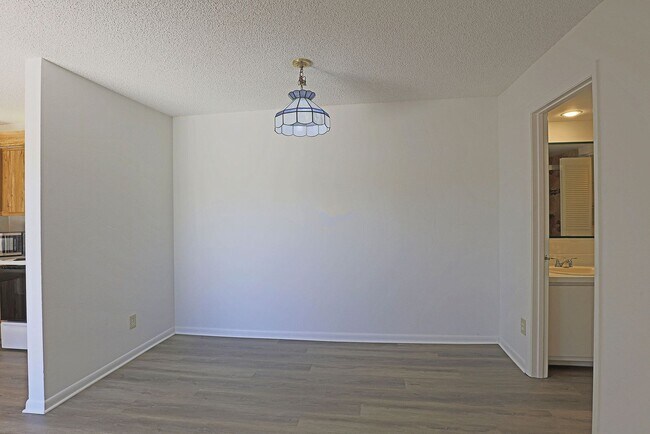 Building Photo - Parkwoods 5580-2