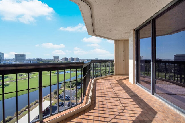 Building Photo - 1900 Consulate Pl