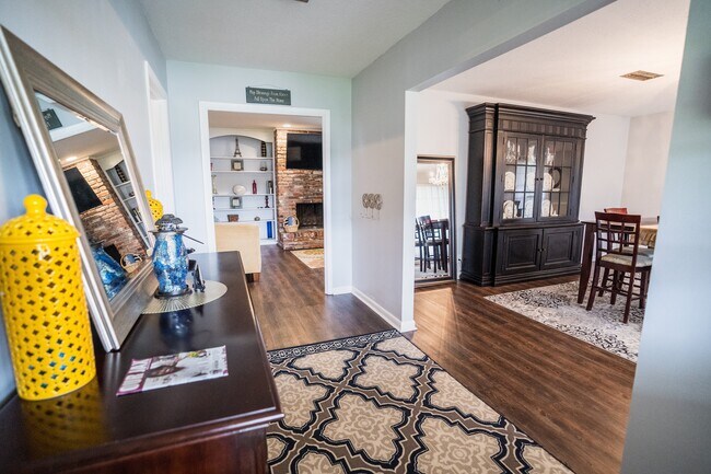 Building Photo - 8647 San Servera Dr E