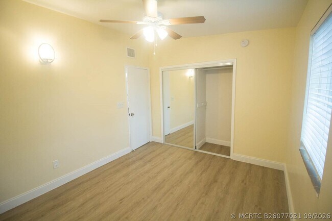 Building Photo - 1650 NE 44th St