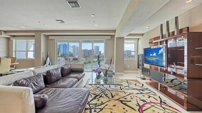 Building Photo - 650 Golden Gate Point