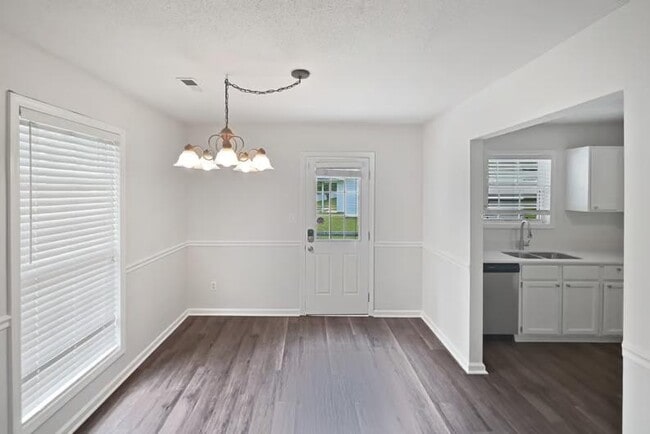 Building Photo - 6810 Ironwood Cir