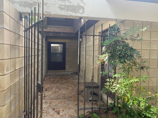 Building Photo - Longleaf 2/2 loft with bonus room-all new ...