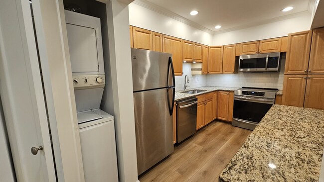 Building Photo - 3107 Colonial Way