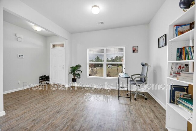 Building Photo - 300 Barony Pl Dr