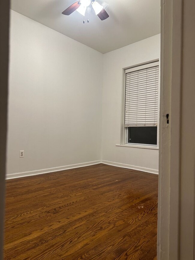 Building Photo - Beautiful 1 Bed/ 1 Bath Apartment Ravenswo...