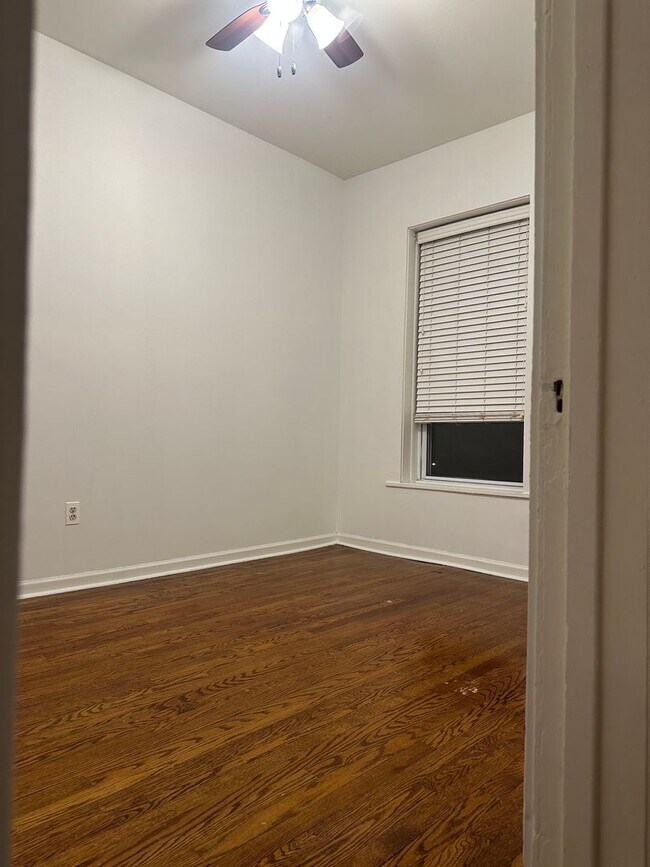 Building Photo - Beautiful 1 Bed Apartment in North Center/ Ravenswood Area Available September 1st