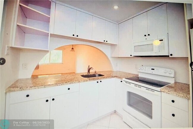 Building Photo - 3300 NE 10th Terrace