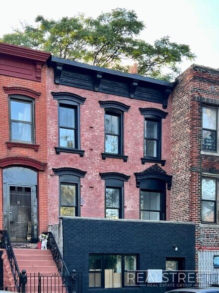 Building Photo - Brand New 4 Bed 3 bath Upper Duplex in Bed Stuy Townhouse!