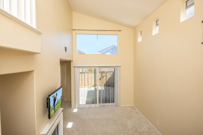 Building Photo - 1 Quebec