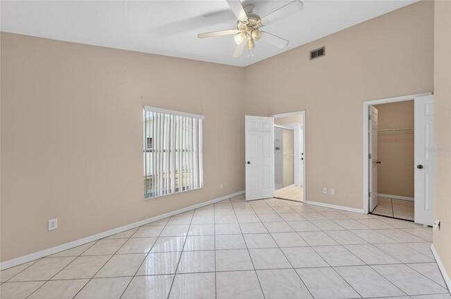 Building Photo - 4517 Oak River Cir