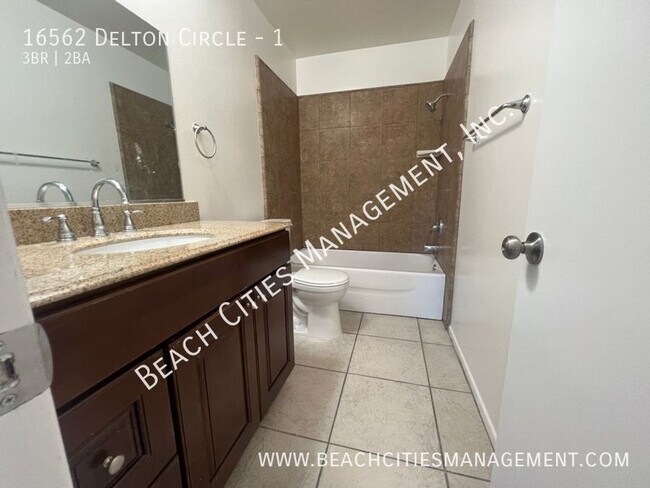 Building Photo - 16562 Delton Cir