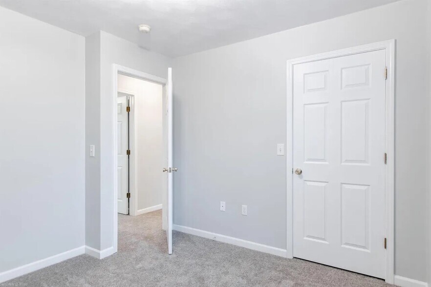 Office/Guest Room 1 - 650 Republic Rd