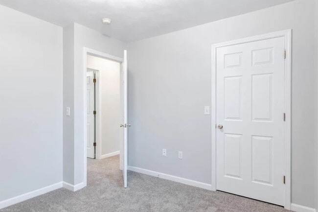 Office/Guest Room 1 - 650 Republic Rd