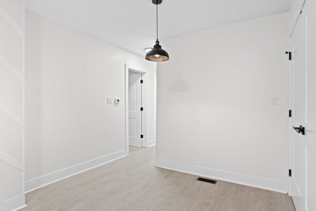 Building Photo - 2217 Cityview Ave