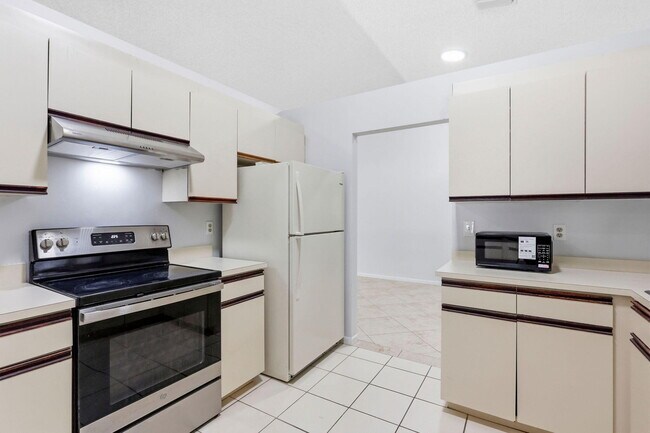Building Photo - 2171 NW 76th Ave