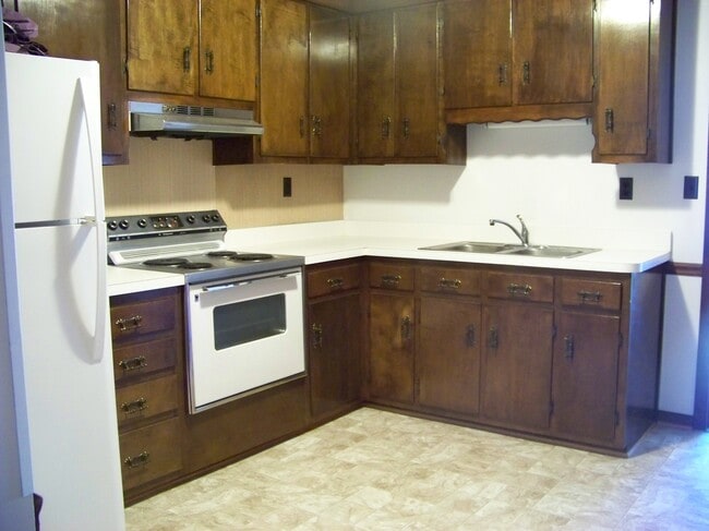 Building Photo - 4725 N Greenwell Rd