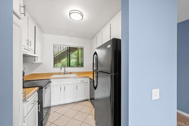 Building Photo - 6725 Mission Gorge Rd
