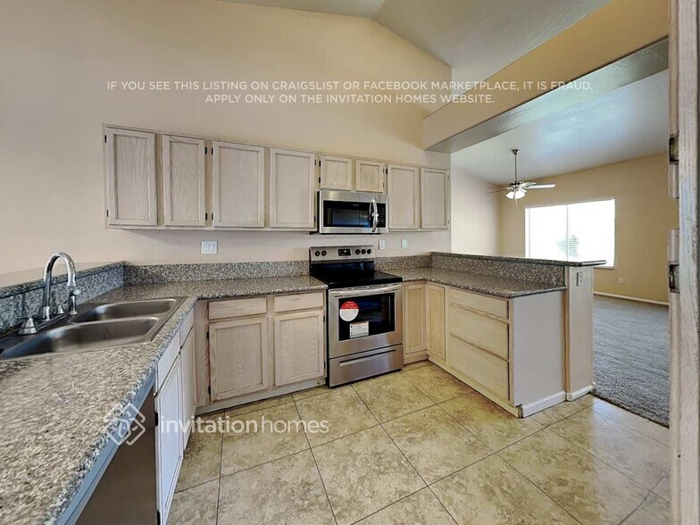 Building Photo - 11634 W Clover Way