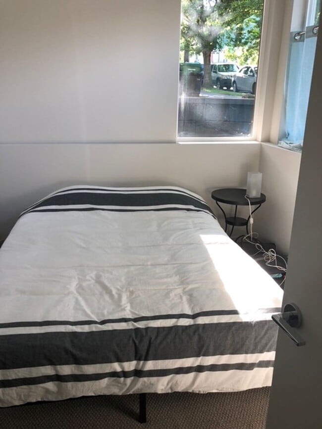 Building Photo - Gorgeous Townhome in Sunny Judkins Park-25...