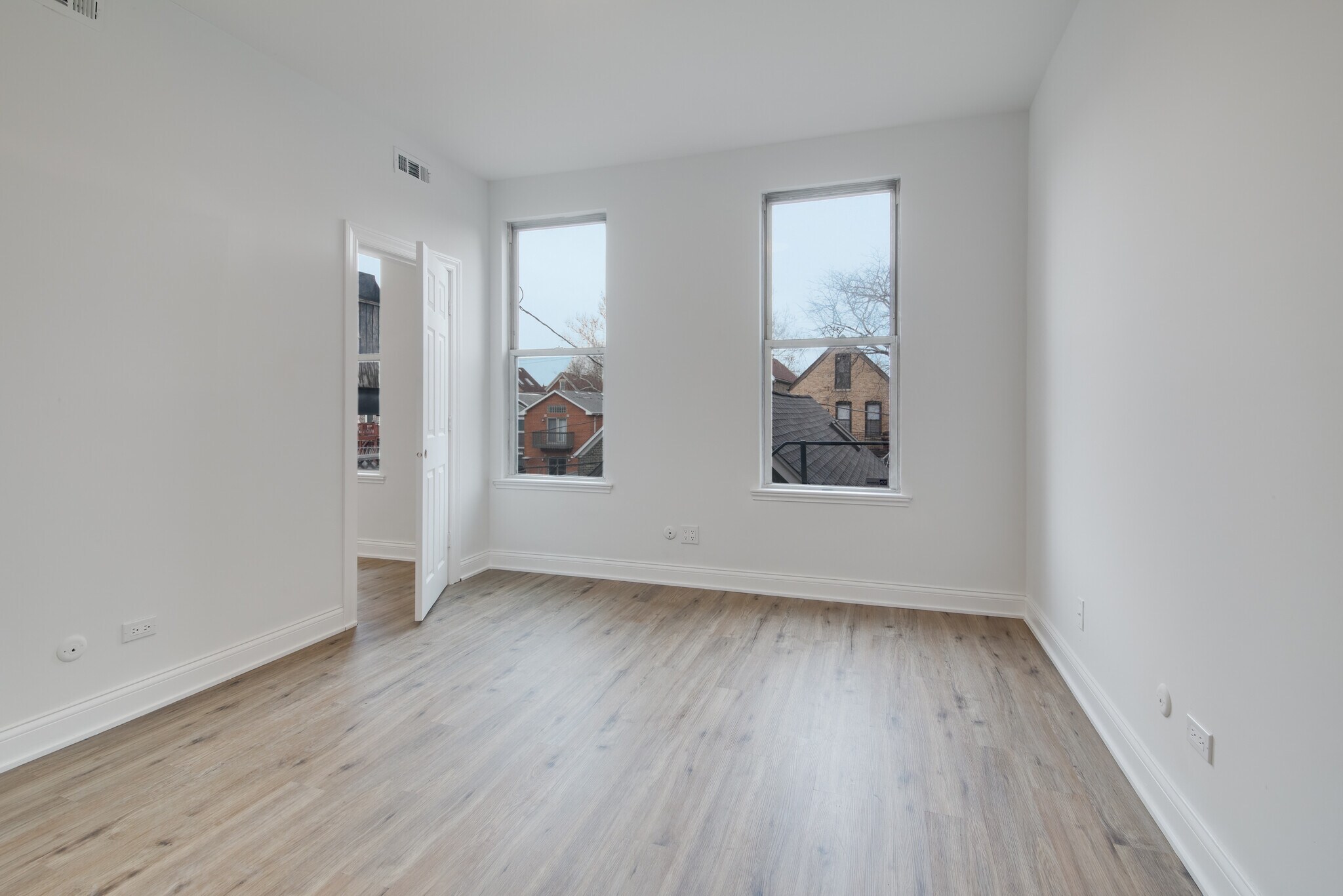 Building Photo - 2029 N Damen Ave