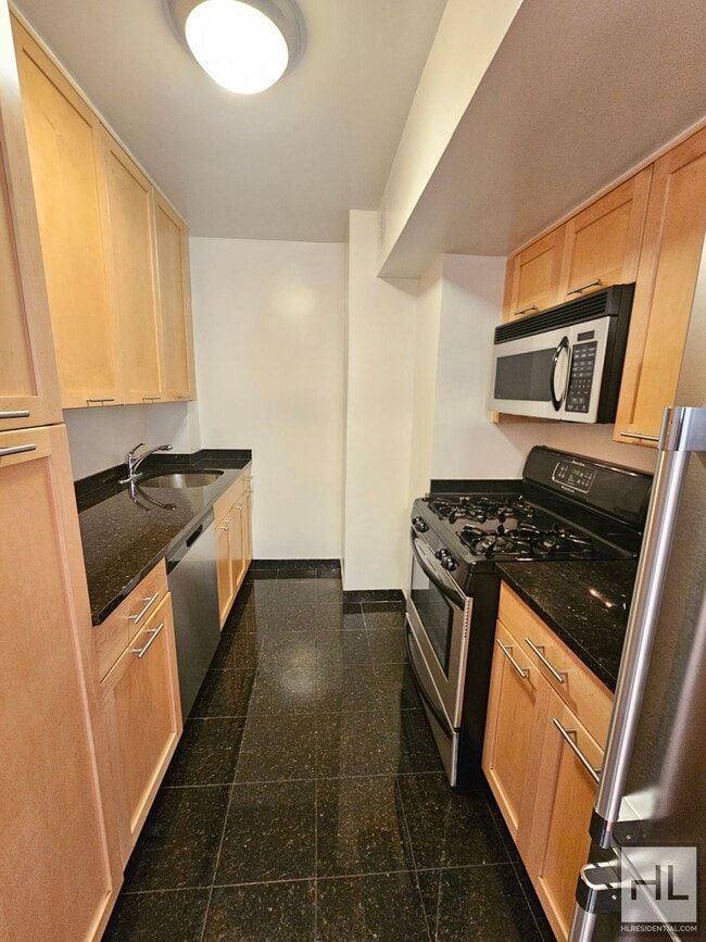 Building Photo - Penthouse Studio in Union Square | 18th Fl...