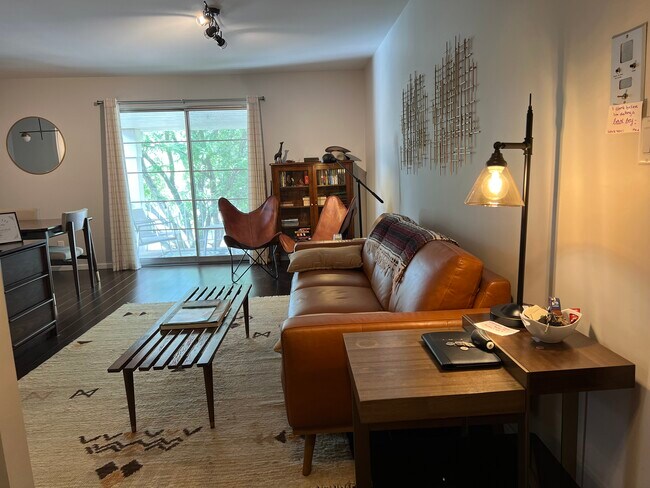 Building Photo - 1870 Fort St