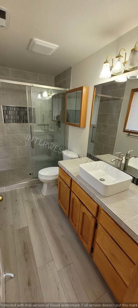 Building Photo - Spacious & Beautiful 4 bd 2.5 ba, 2 Story Battle Ground Home w/ A/C, Fireplace & so much More!