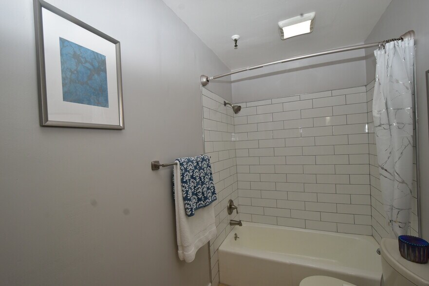 Building Photo - 303 Adams St