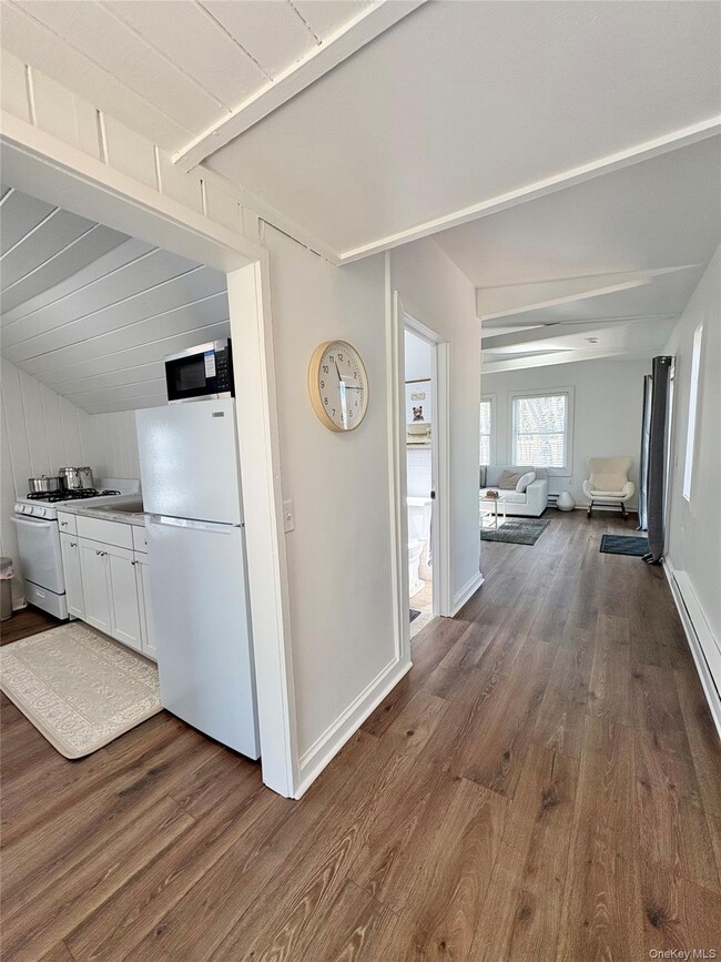 Building Photo - 134 Montauk Hwy