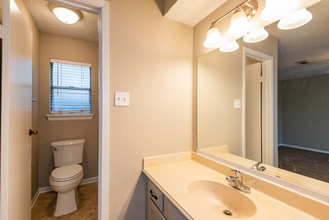 Building Photo - 20515 Broadsky Dr