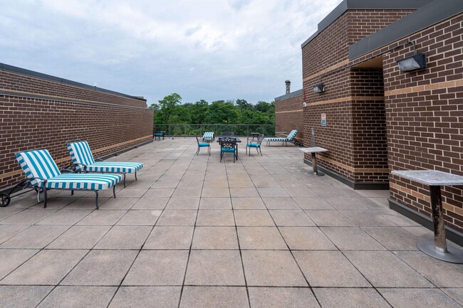 Building Photo - 2111 Wisconsin Ave NW