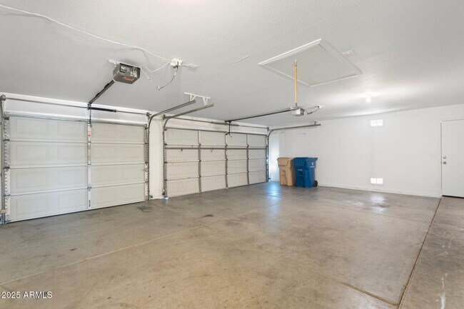 Building Photo - 7910 W Adobe Dr
