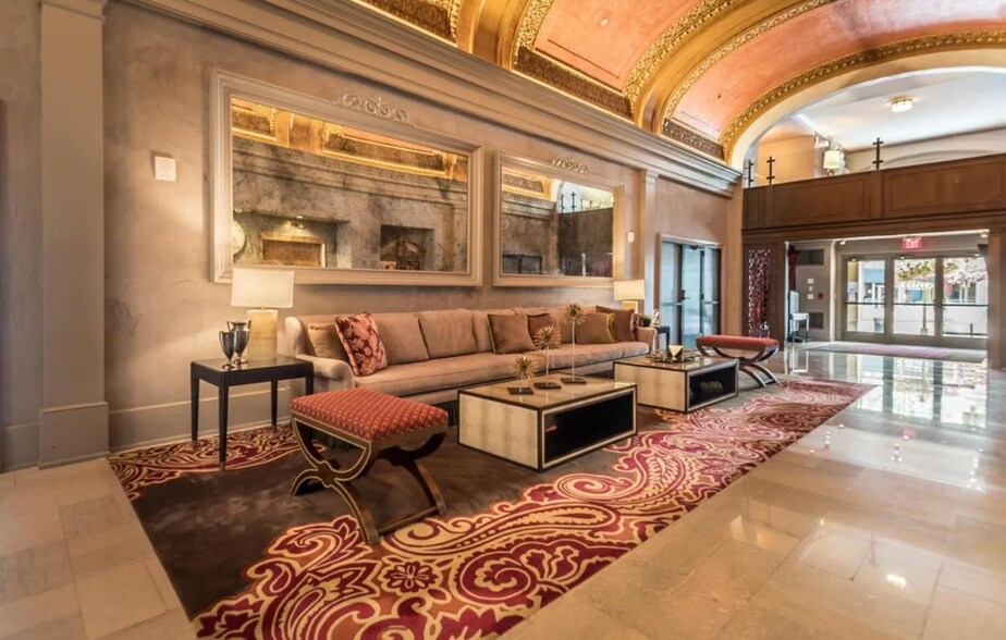 Lobby/Lounge - 51 N High St