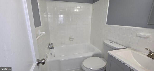 Building Photo - 1220 16th St NE