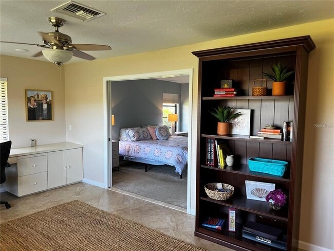 Building Photo - 5581 Golf Pointe Dr