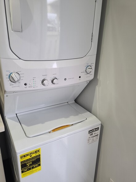 In house washer and dryer - 7009 Jumilla Ave