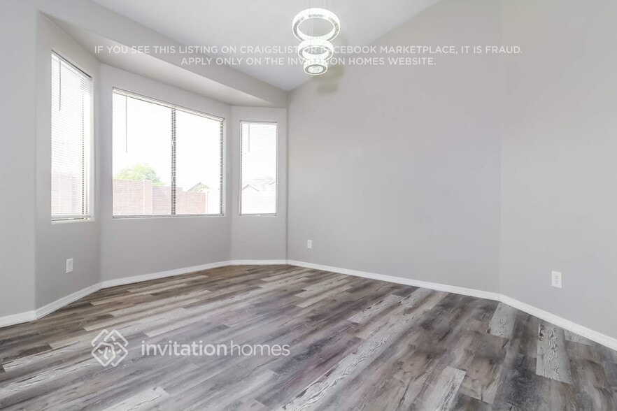 Building Photo - 12902 W Soledad St