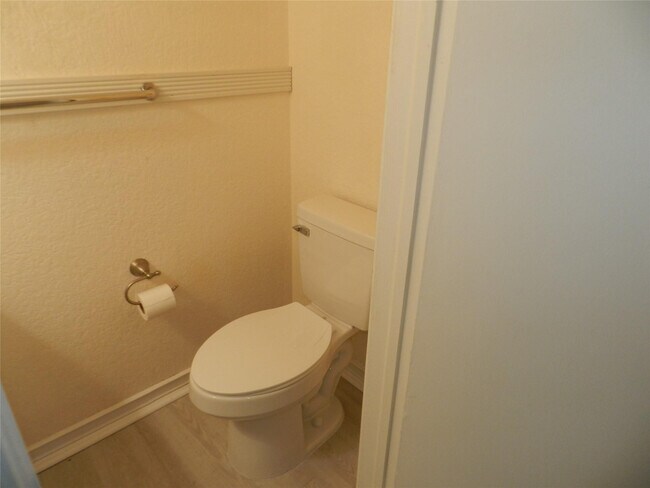 Building Photo - 6307 Bay Club Dr