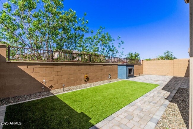 Building Photo - 2072 E Lantana Dr