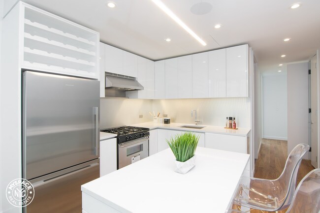 Primary Photo - 436 Albee Square W