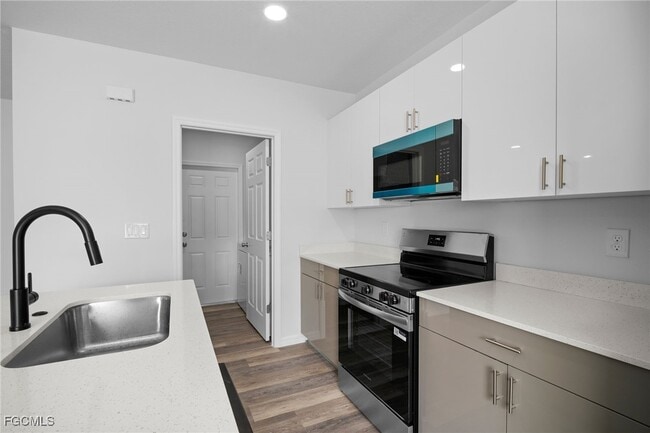 Building Photo - 942 Sunrise Blvd