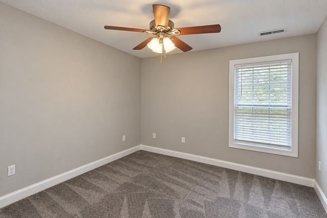 Building Photo - 1566 Lake Villa Cir